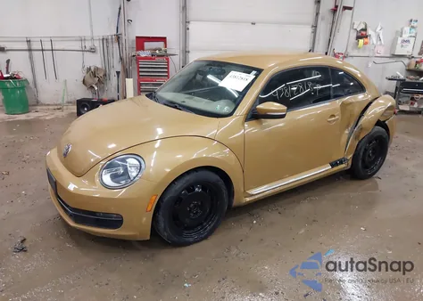 2013 Volkswagen Beetle 2.5L z USA, uszkodzony, nr VIN 3VWJP7AT6DM685459
